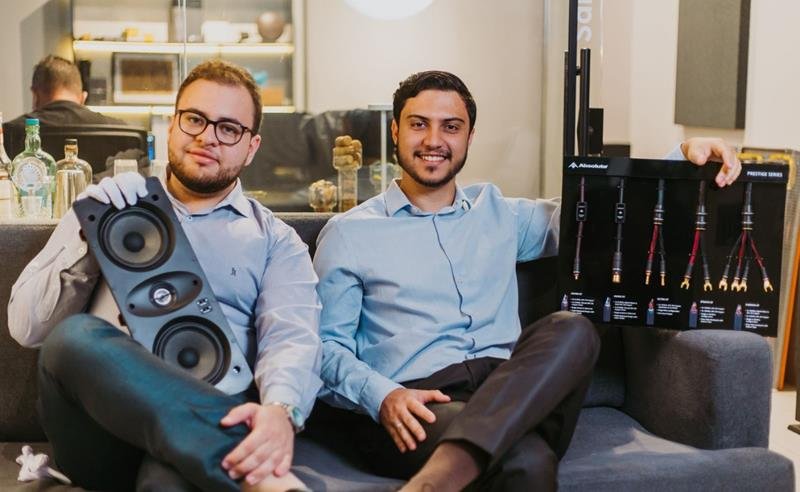 Jovens de Araraquara crescem no setor de automação residencial com empresa que une tecnologia e amizade de infância