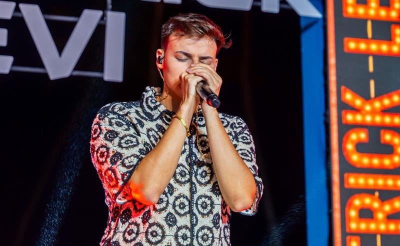 Patrick Levi: jovem voz do arrocha baiano lança audiovisual “Topado de Sentimento 2.0”
