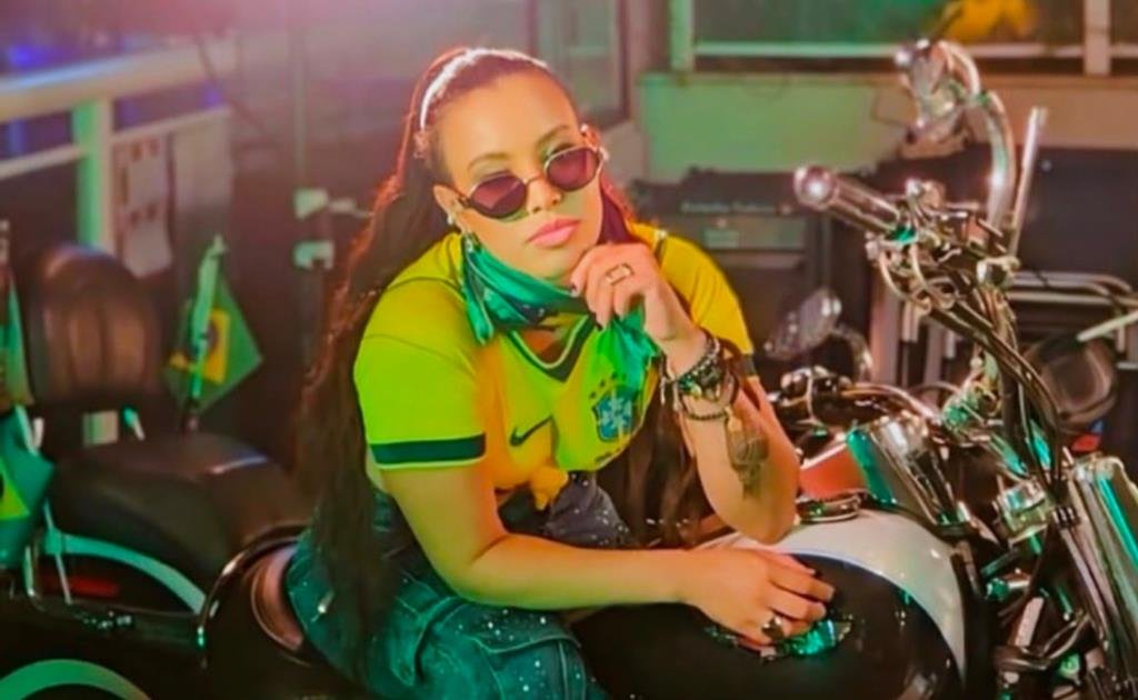 A cantora Na Mattos é destaque no mercado musical