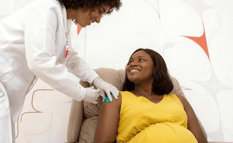 Especialista reforça importância da vacinação para proteger mãe e bebê durante a gestação